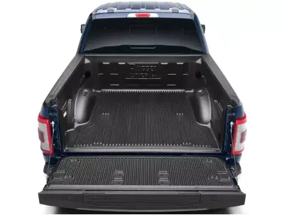 Rugged Liner  - Bedliner Rugged Liner Sobre Riel de 5' para NP300 20-24 Dob Cab