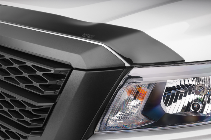 Husky Liners - Protector de cofre Aeroskin Smoke Bajo perfil para NP300 20 -25