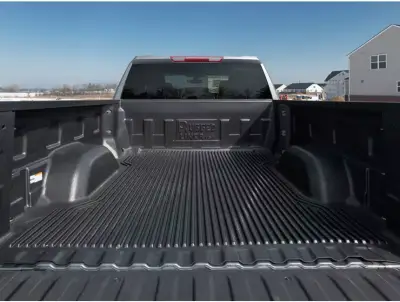 Rugged Liner  - Bedliner Bajo Riel de 5' 8 Silverado 1500 19-25 Crew Cab - Image 17