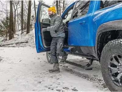 AMP Research - Estribos Electricos Powerstep Xtreme AMP para Silverado / Sierra 1500 22 - 25 Crew & Ext Cab - Image 14