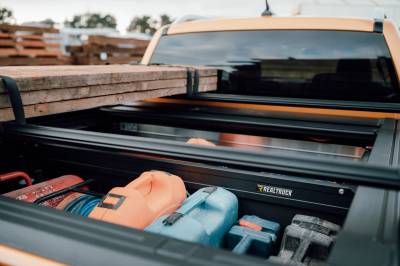 Realtruck - Tapa retractil Manual EVOm de 5.10' para Silverado 1500 19 - 24 - Image 3