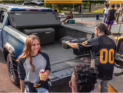 BAK Industries - Tapa Plegable MX4 de 5' para Hilux 16 -25 Dob Cab - Image 10