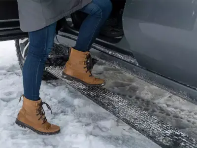 AMP Research - Estribos Electricos Powerstep AMP Plug & Play para Ram 1500 19 - 22 - Image 12