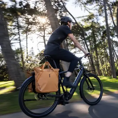 Thule - Alforjas Chasm Courier Thule color Narajna de 22L con sistema InLock - Image 6