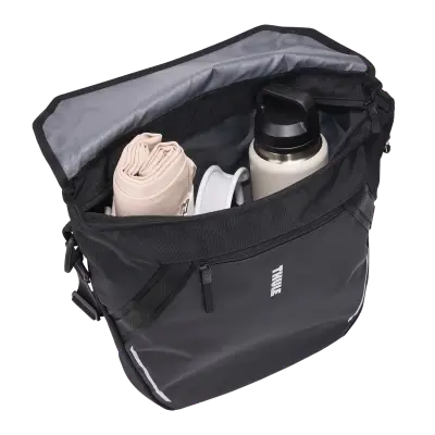 Thule - Alforjas Chasm Courier Thule color Negro de 22L con sistema InLock - Image 3