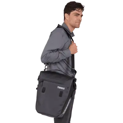 Thule - Alforjas Thule Shiel Commuter Pannier color Negro de 22L - Image 4